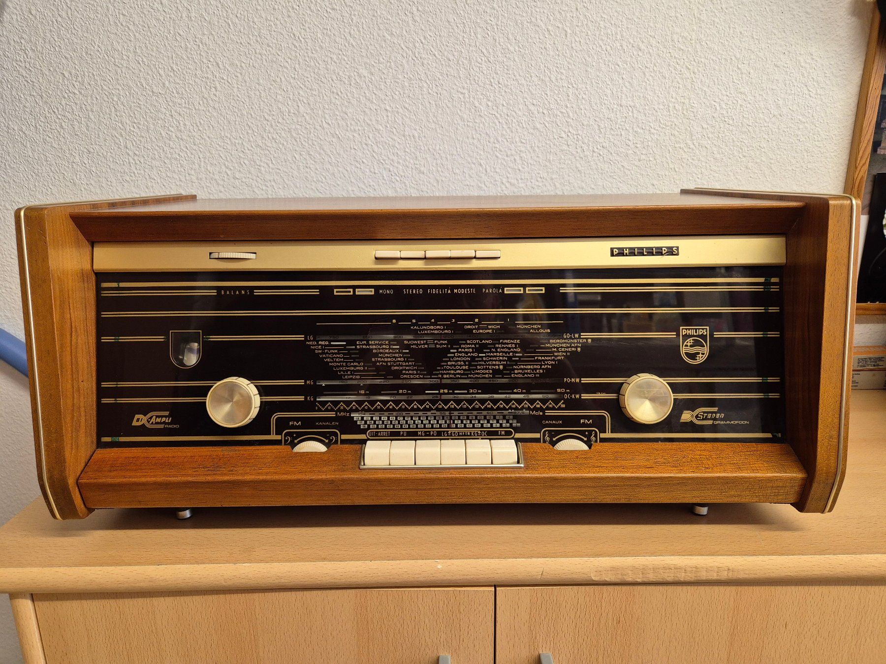 Philips Radios: Röhrenradio von 1962 – Gebraucht aus Spreitenbach von aspen11