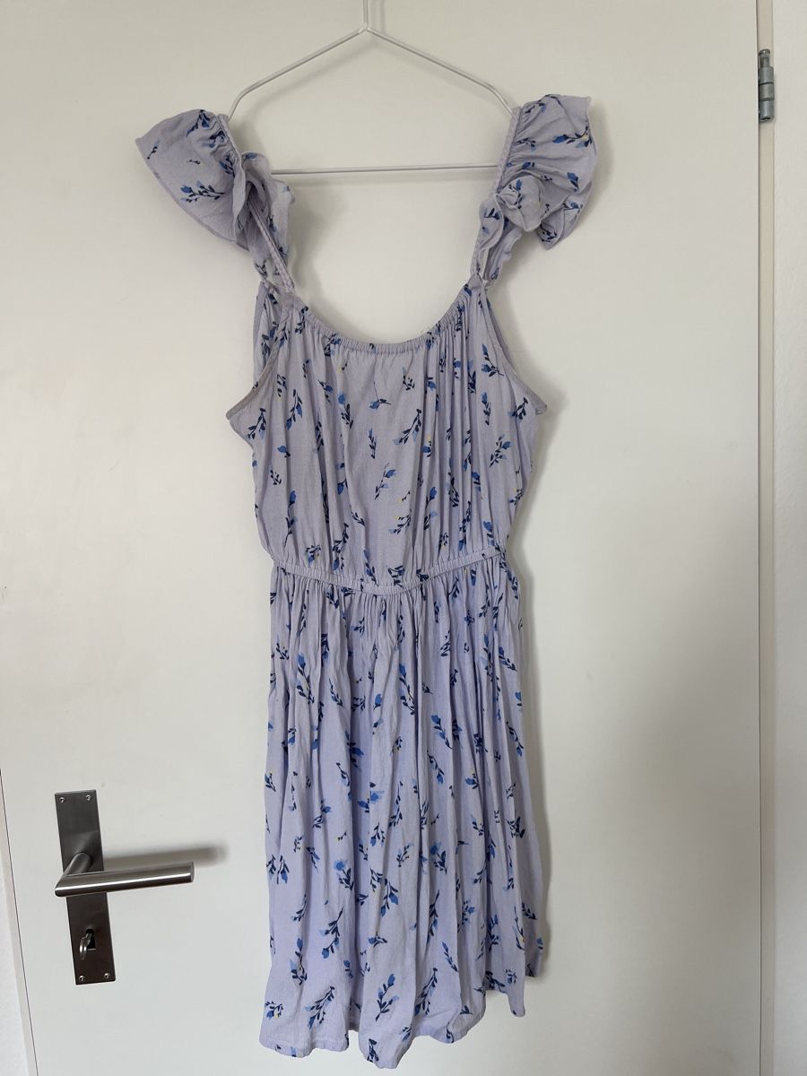 C&A Vestiti: Sommerliches lila Kleid mit Blümchenmuster, Grösse 36 – Usato da Neuenhof venduto da UrbanBags