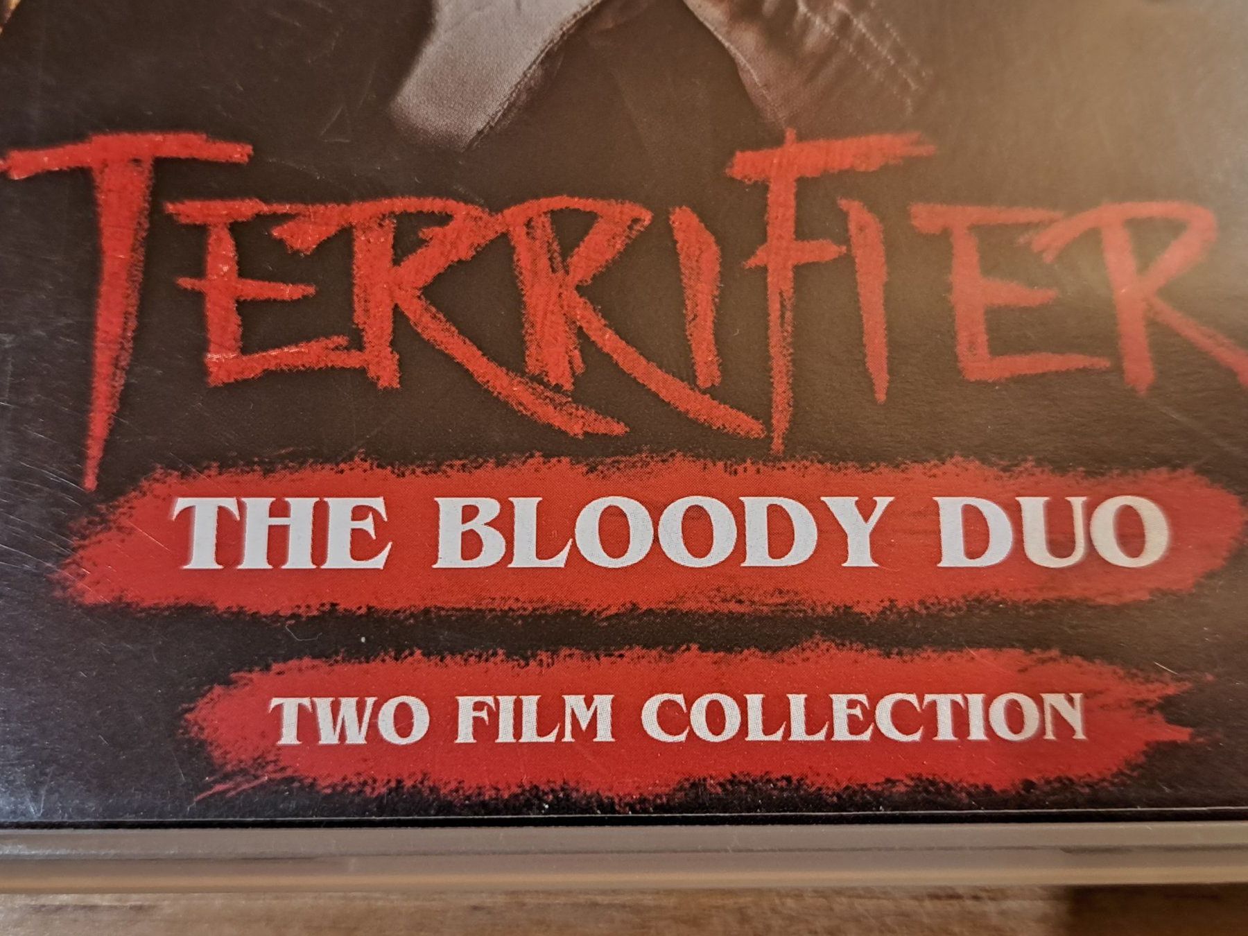 Tutti i DVDs: Blu-Ray Terrifier und Terrifier 2, The Bloody Double – Nuovo (secondo la descrizione) da Unterseen venduto da Kanica 1