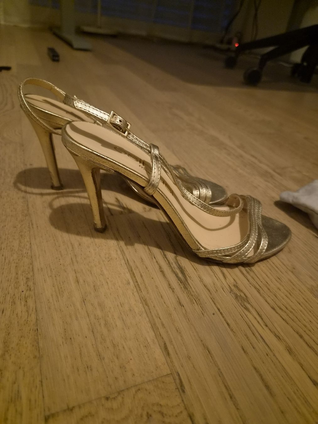 Scarpe da donna: Sandali da donna oro Taglia 38 usati – Usato da Ebikon venduto da Haselnuss23 1