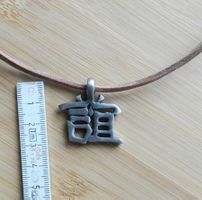 Halskette mit chinesischem Schriftzeichen. Lederband - 50cm