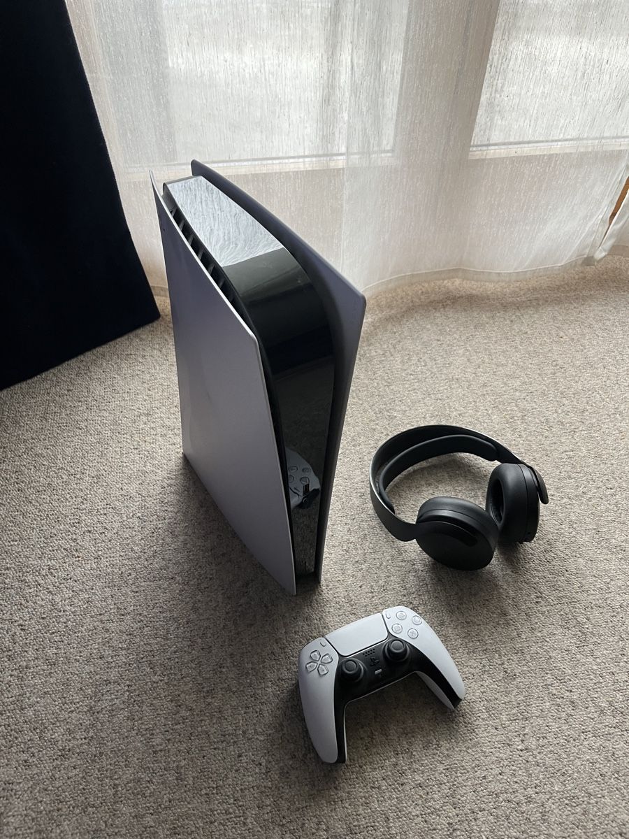 Sony Console: PS5 Digital mit Speichererweiterung von 1TB – Usato da Pragg-Jenaz venduto da Praettigauer