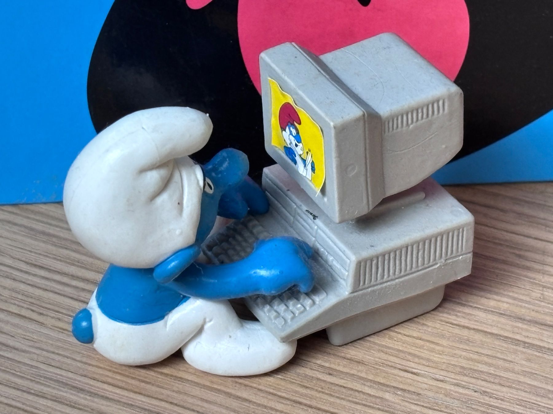 Schleich Statuette: Schlumpf mit Computer – Usato da Lyss venduto da Duckszone