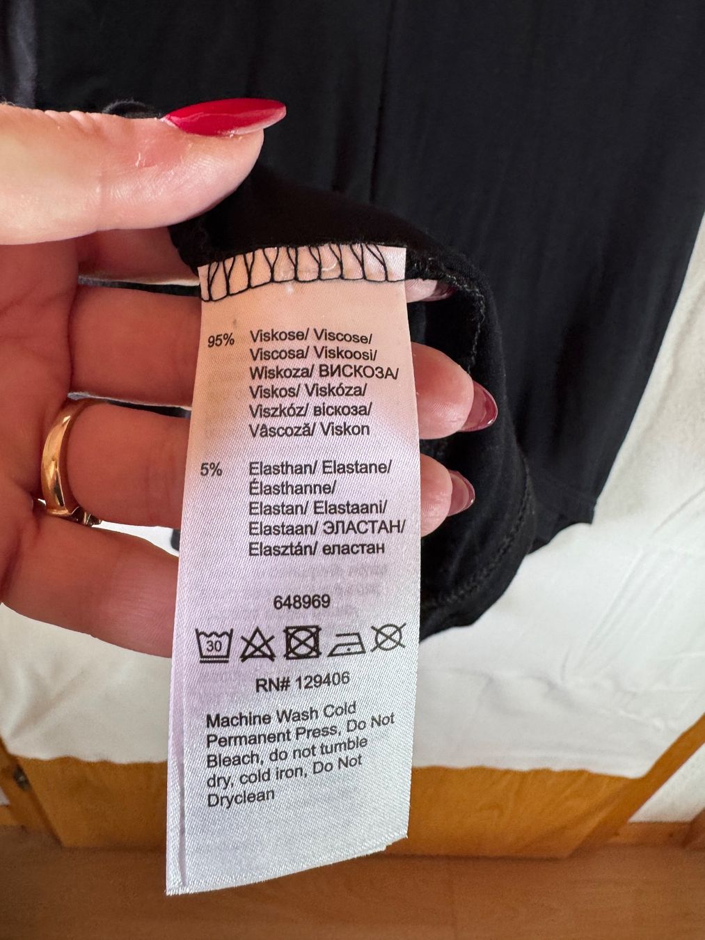 Blusen: Schöne schwarze Bluse mit Applikationen Gr. 36/38 – Gebraucht aus Grosswangen von second_hand_dress 6