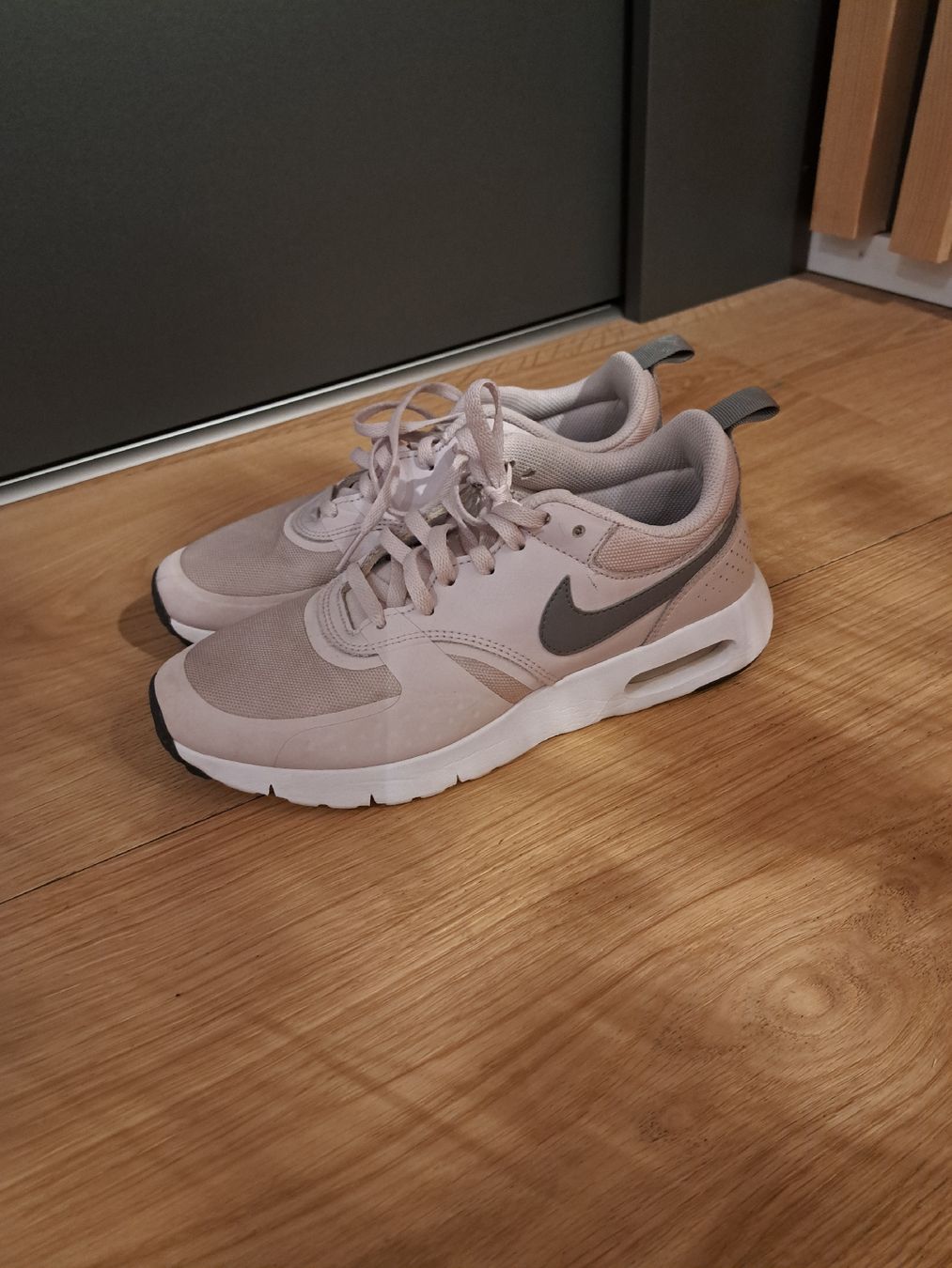 Nike Damenschuhe: Nike Air Turnschuh – Gebraucht aus Andwil SG von zue_b9bt 3
