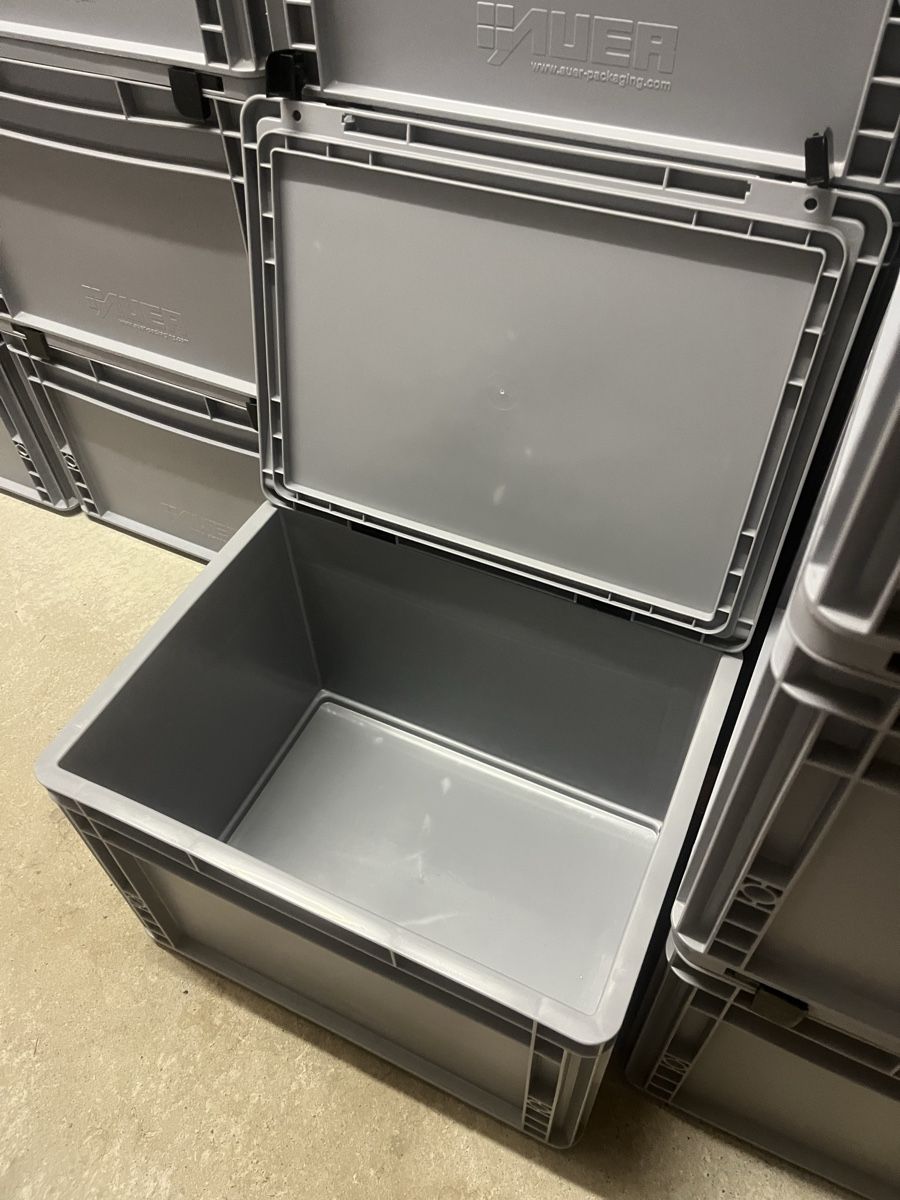 Casse di trasporto: AUER-Stapelkiste Grau mit Deckel 40x30x28.5cm – Usato da Winterthur venduto da Rawo26