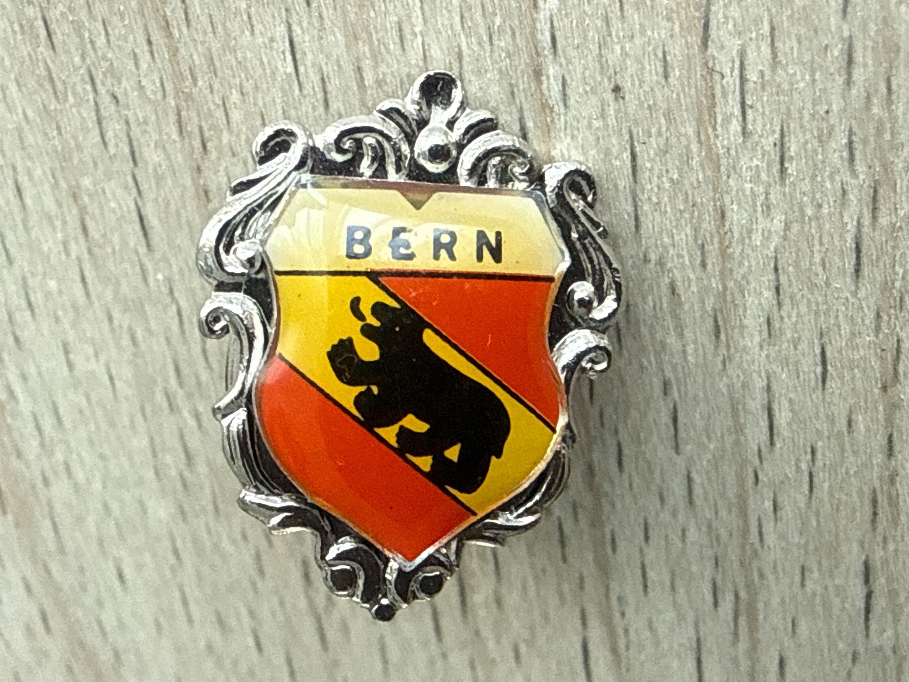 Placchette & Badge: Pin Wappen Bern – Usato da Glattbrugg venduto da Schweigmatt