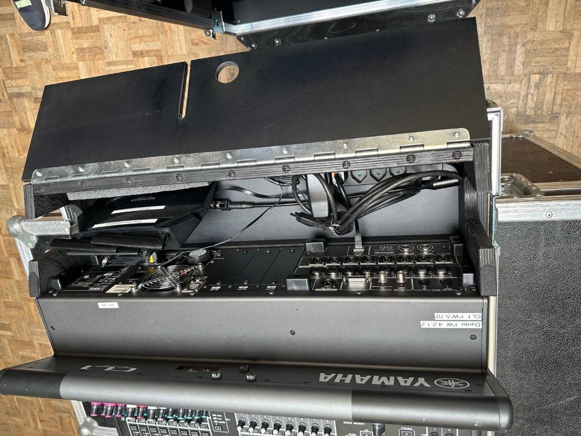 Yamaha Console di mixaggio: Yamaha CL1 mit Case – Usato da Urtenen-Schönbühl venduto da nuancegmbh 3