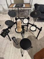 Yamaha E-Drum DTX540K inkl. Hocker, Notenständer, 8x Sticks