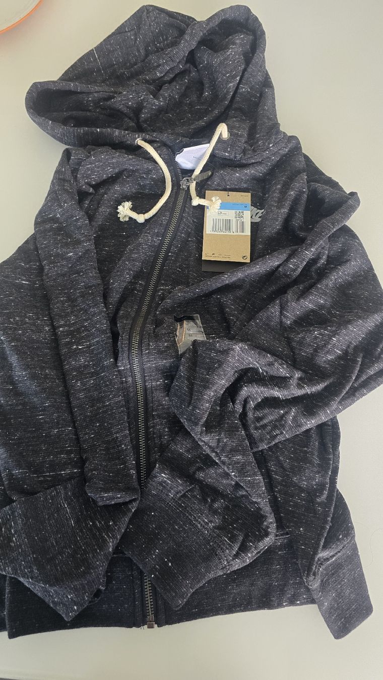 Nike Gilet & Giacche senza maniche: Nike jaquette M neuve – Nuovo e nell'imballaggio originale da Estavayer-Le-Lac venduto da zazadavidson 1