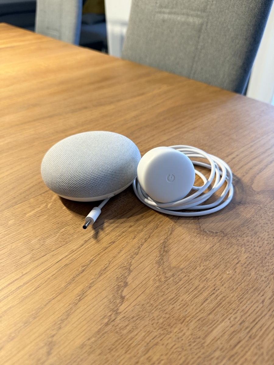 Google Haut-parleurs: Google Nest Mini Lautsprecher hellgrau – D'occasion à Neftenbach par rg3_ 1