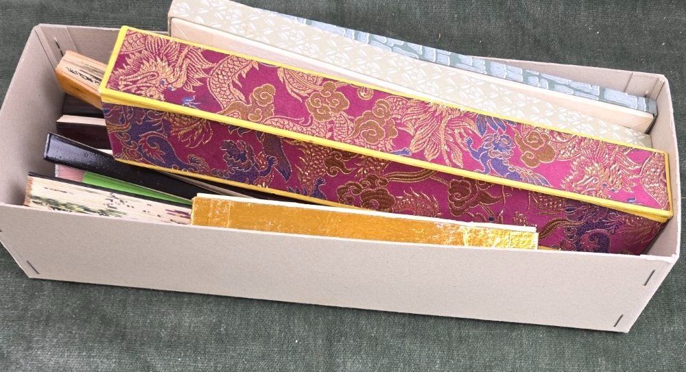 Tutte le decorazioni: Sammlung von 15 traditionellen chinesischen Fächern – Usato da Flums venduto da Flumsantik 4