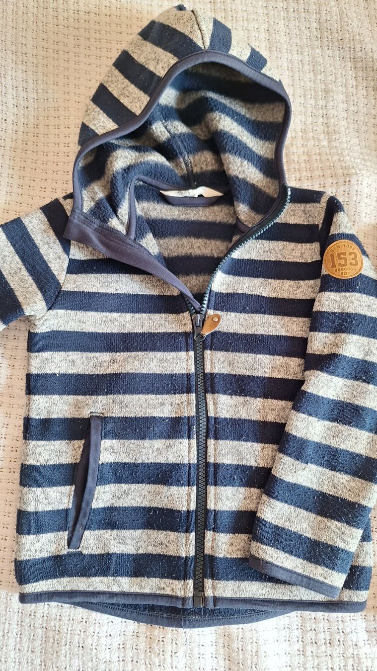 H&M Vestes & Manteaux: Jäggli Grösse 110/116 – D'occasion à Hettenschwil par Schneuggi2