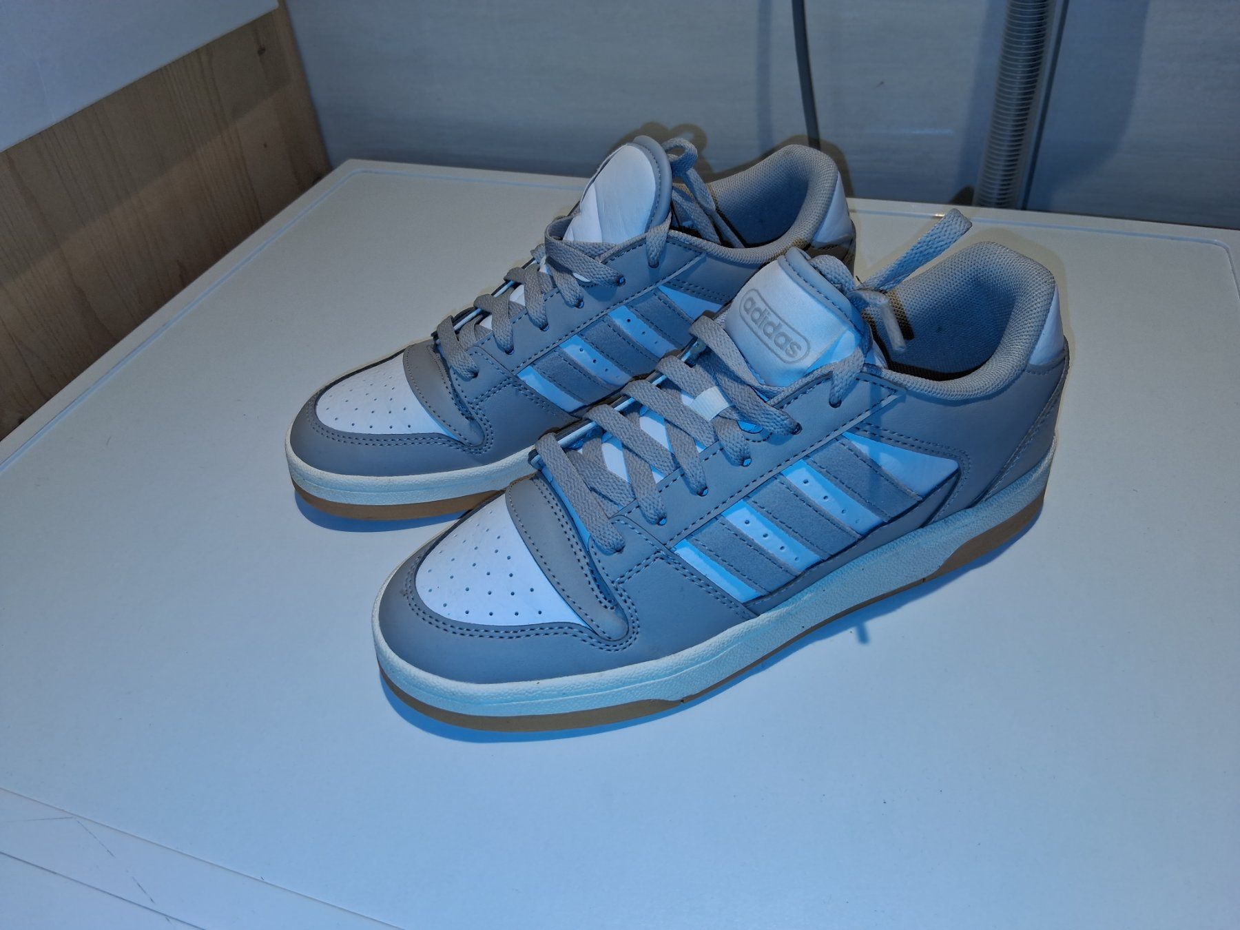Adidas Scarpe da uomo: Schuhe Adidas – Usato da Oberwil im Simmental venduto da schicolady