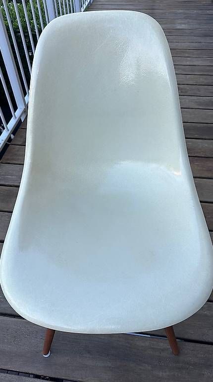 Chaises: Chaise Eames Fibre de verre edition Vitra – D'occasion à Rolle par immo34 1