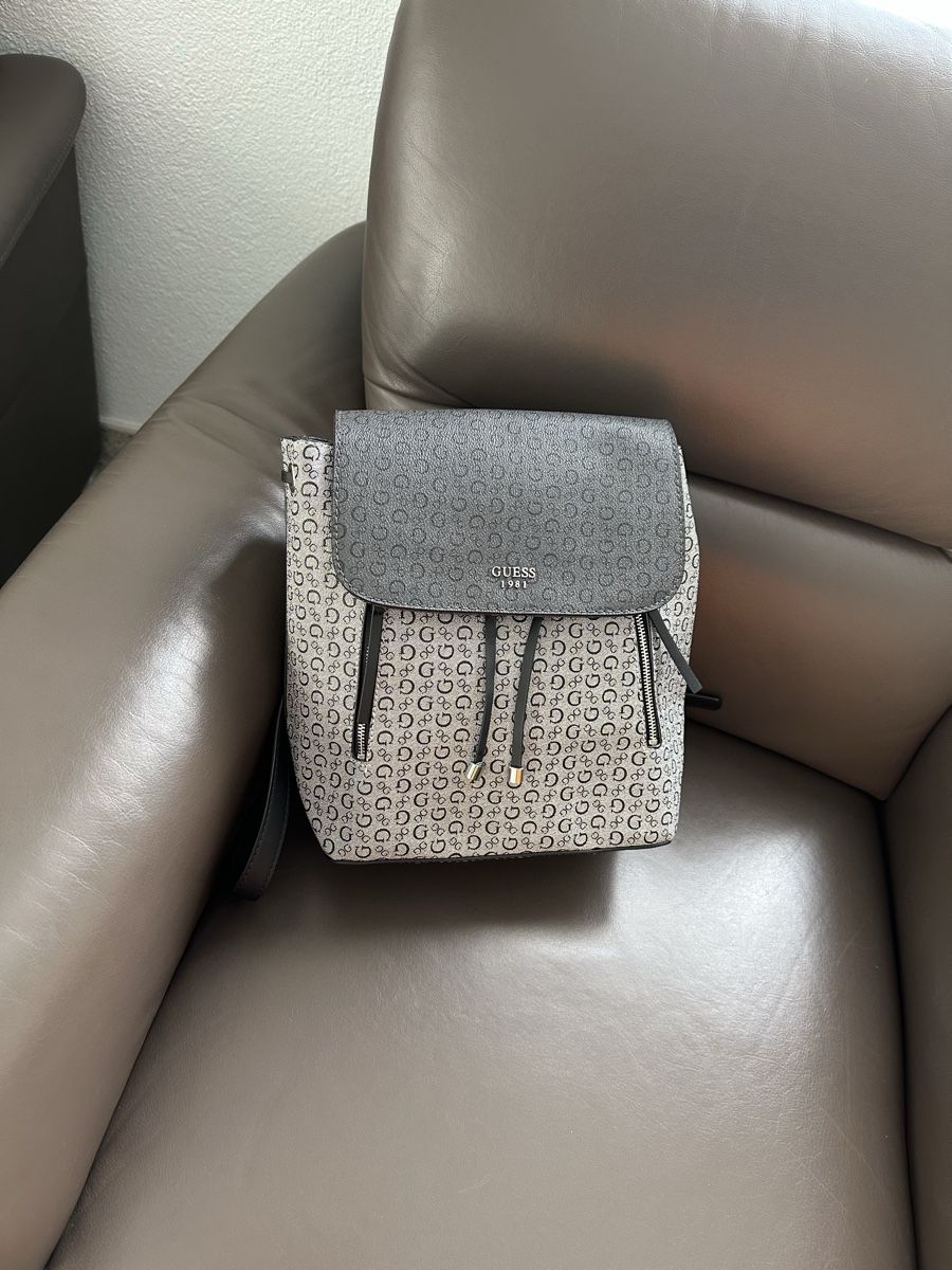 Guess Rucksäcke: Guess Rucksack Neu – Neu (gemäss Beschreibung) aus Horw von slavi77 2