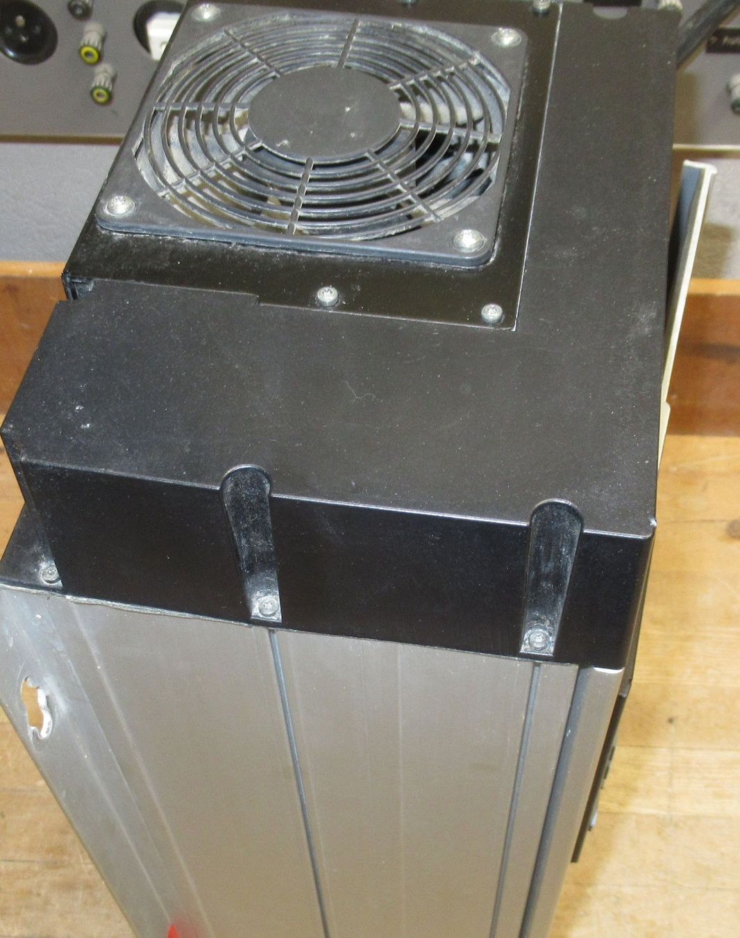 Danfoss Componenti elettronici: Danfoss VLt 8000 AQUA-Frequenzumformer – Usato da Männedorf venduto da livesteam 3