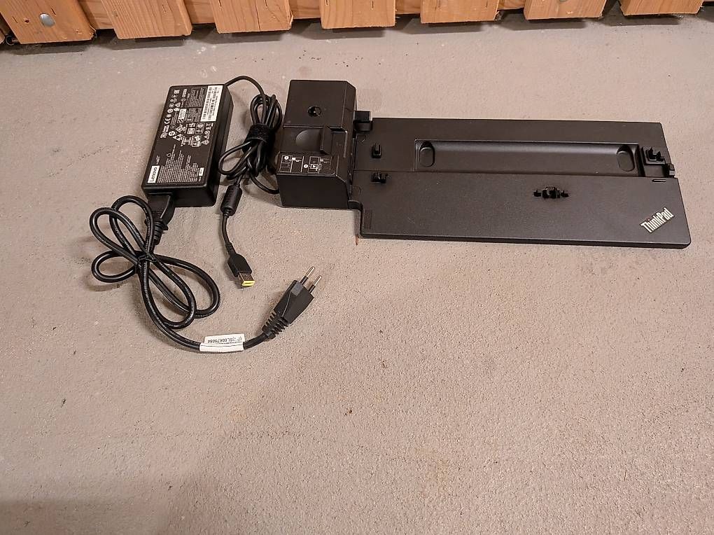 Docking station: Docking Station Lenovo ThinkPad Ultra – D'occasion à St. Gallen par 87o_5lt9 3