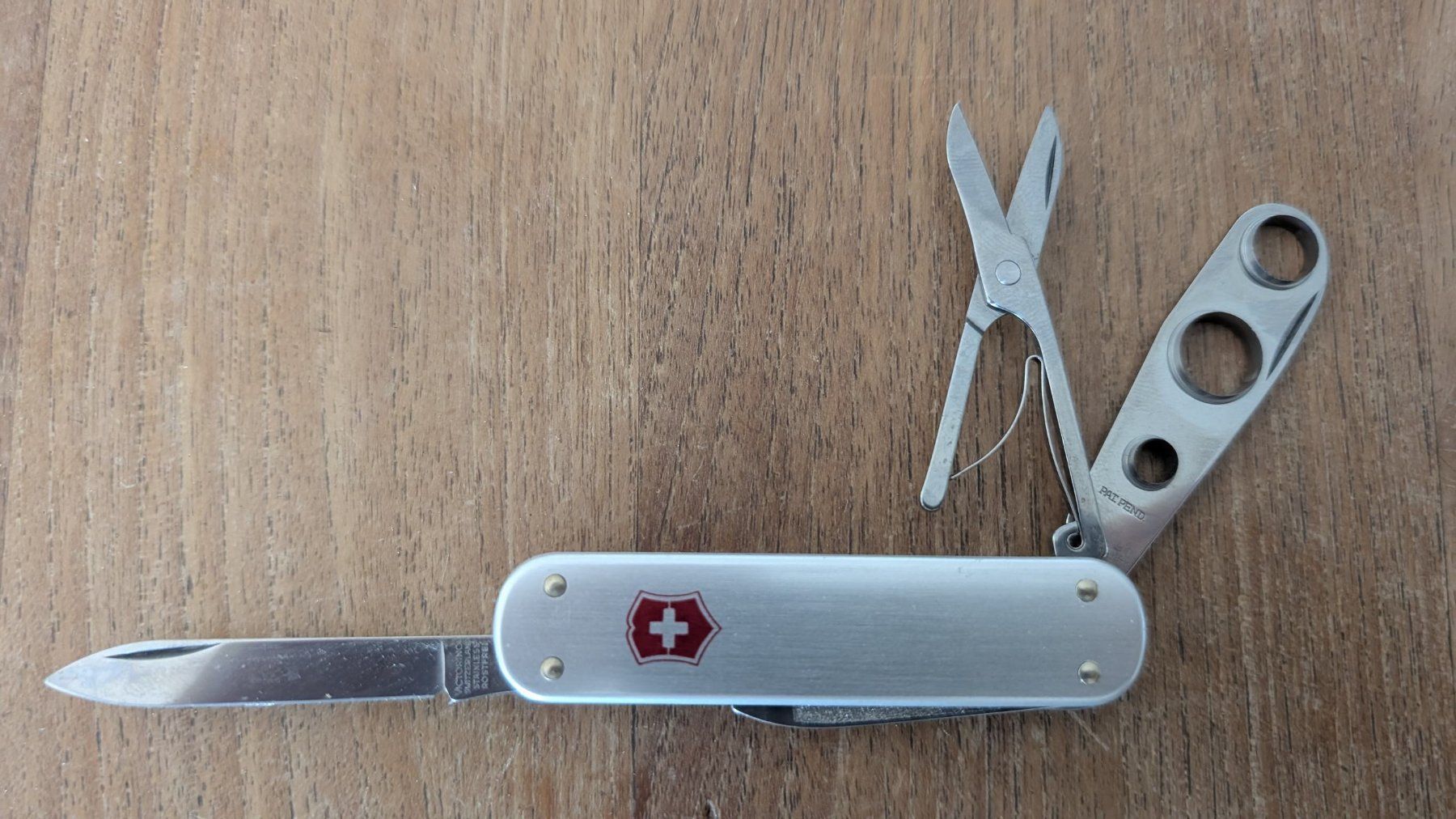 Victorinox Taschenmesser: Victorinox Cigar Cutter – Gebraucht aus Nürensdorf von tho_5pbl