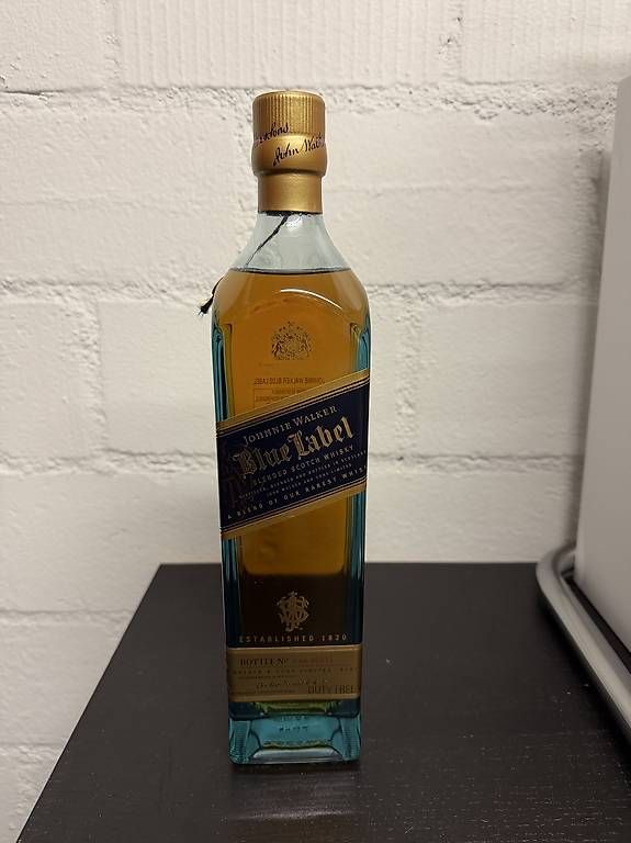 Johnnie Walker Spirituosen: Johnnie Walker Blue Label  ungeöffnet – Gebraucht aus Herrliberg von gk2_bh6s