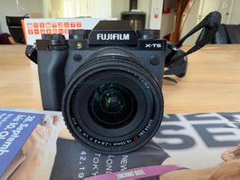 Hochwertige Digitalkamera Fujifilm X-T5 mit Objektiv 16-50mm