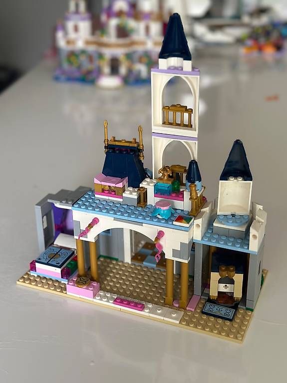 Kit di costruzioni: lego château de princesse  – Usato da Plan-les-Ouates venduto da emma1981
