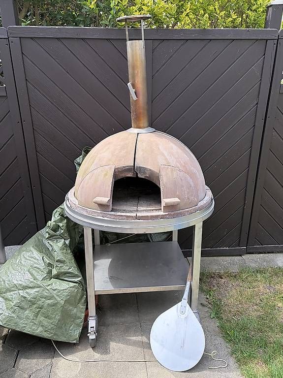 Forni per pizza: Mobiler Pizzaofen aus Schamottstein – Usato da Birmenstorf AG venduto da Lilie6