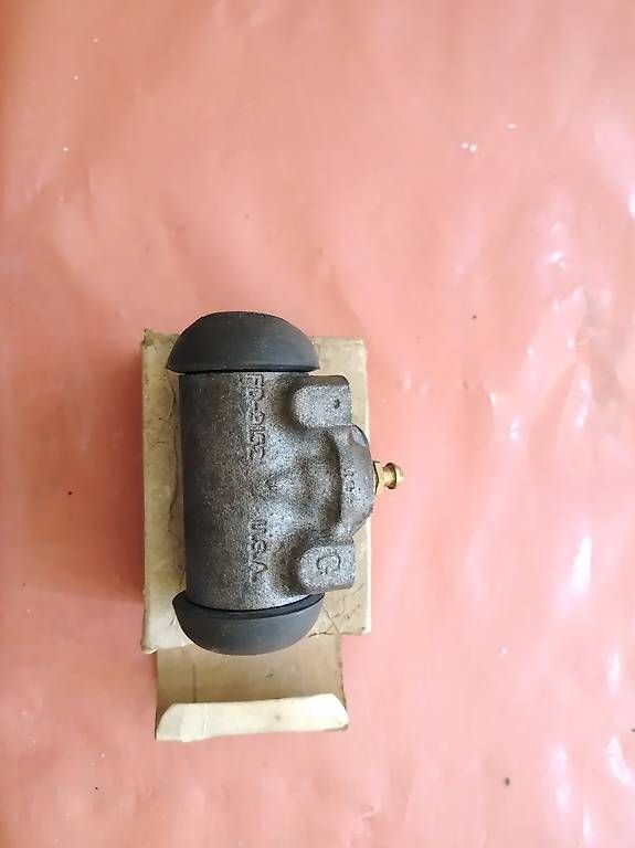 Jeep Tutti pezzi di ricambio auto: Willys Kaiser Jeep Cj Bremsgeber – Nuovo (secondo la descrizione) da Kleindöttingen venduto da mat_5zw9 1