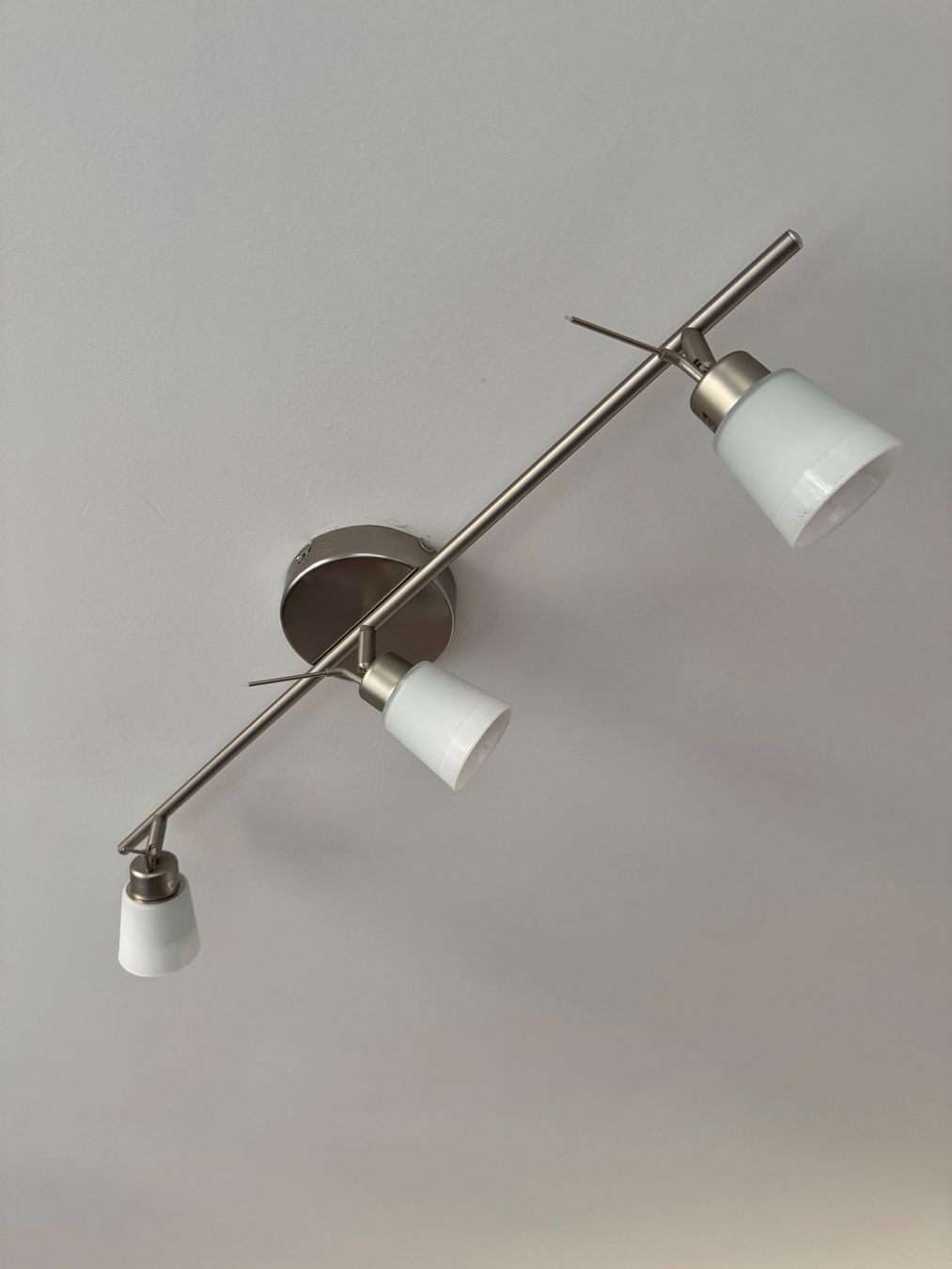 Ikea Lampes: Deckenschiene mit 3 Spots, IKEA – D'occasion à Cham par Saskia125 3