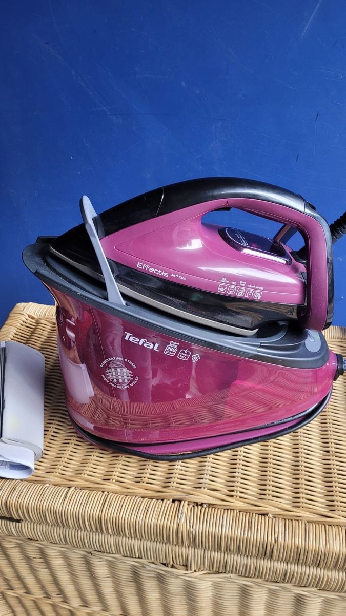 Tefal Bügeleisen: Tefal Dampfbügelstation SV8152 – Gebraucht aus Basel von m_schwarz