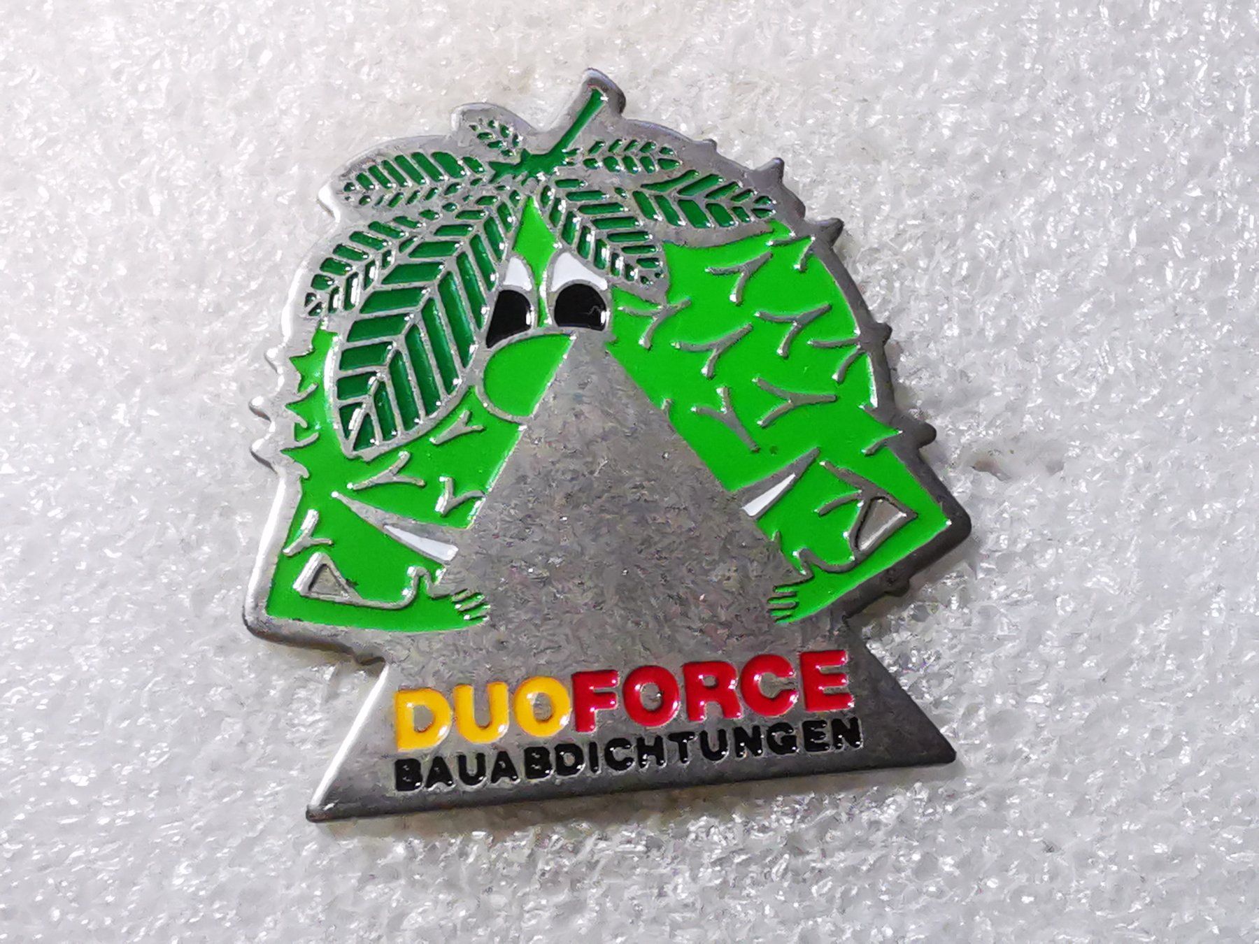 Placchette & Badge: Ansteckpin 124: Heso x Duoforce – Usato da Oppligen venduto da Pin-Fall-Shop