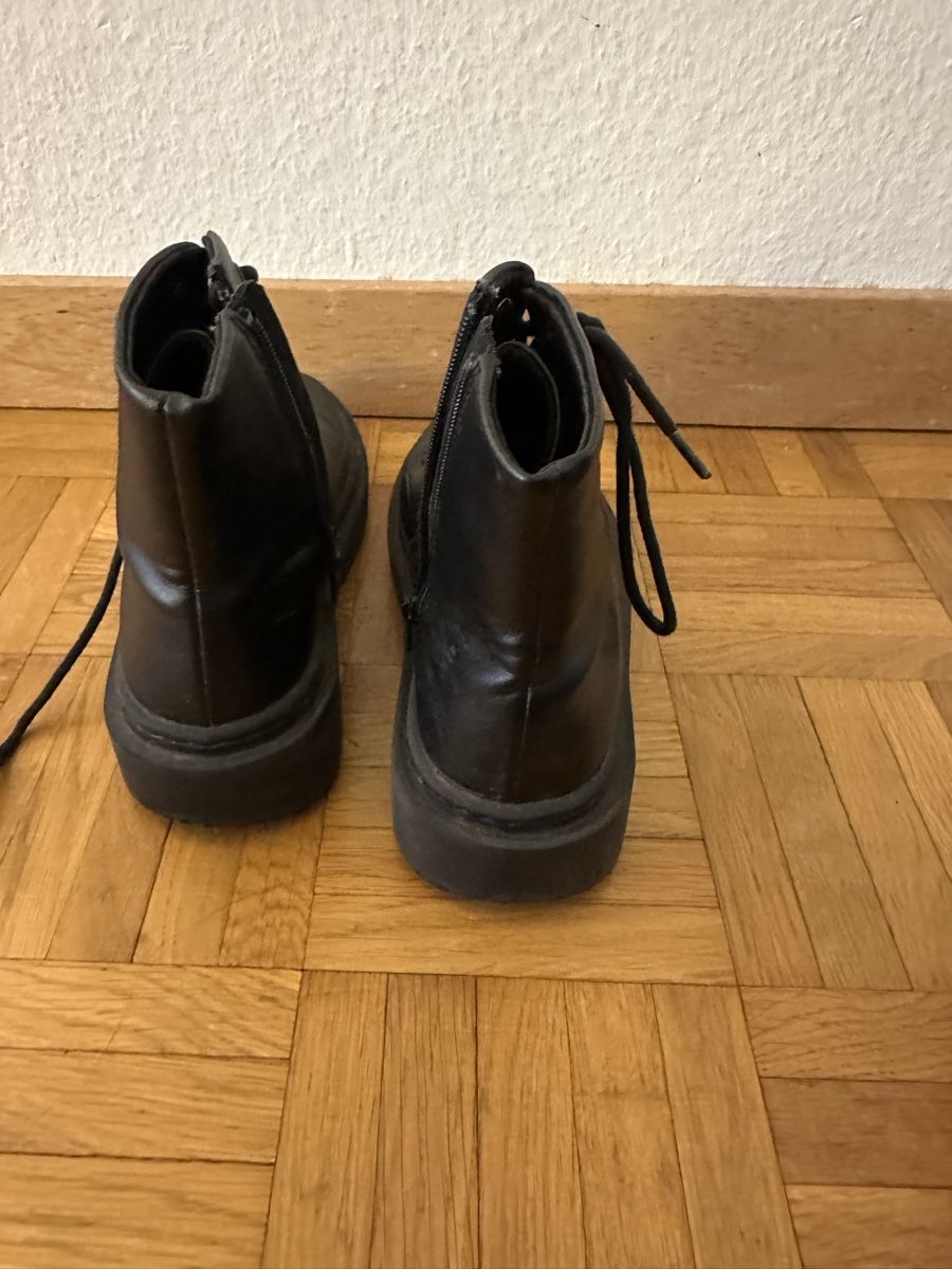 Zara Chaussures hommes: Zara Unisex Schuhe, Gr.33 – D'occasion à Neuenhof par prada010 1