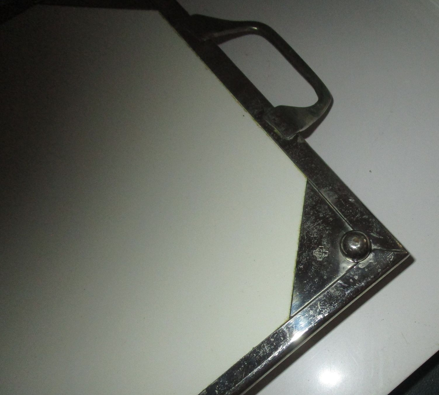 Piatti di portata: antikes Serviertablet mit Metallumrandung – Usato da Wädenswil venduto da Freizeitspass11 4