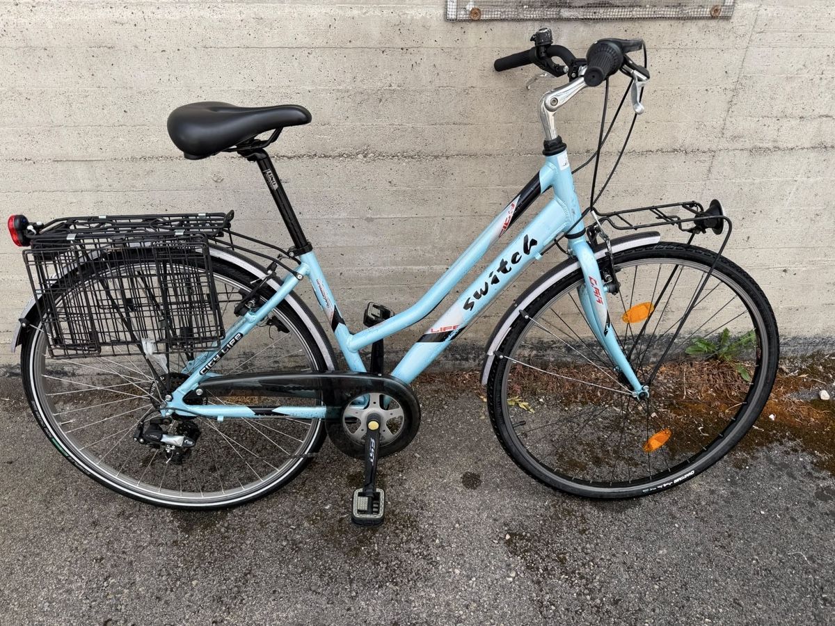 Biciclette: Vélo bleu Switch City Vélo -26 pouces  – Usato da Yverdon-les-Bains venduto da hal_jq27