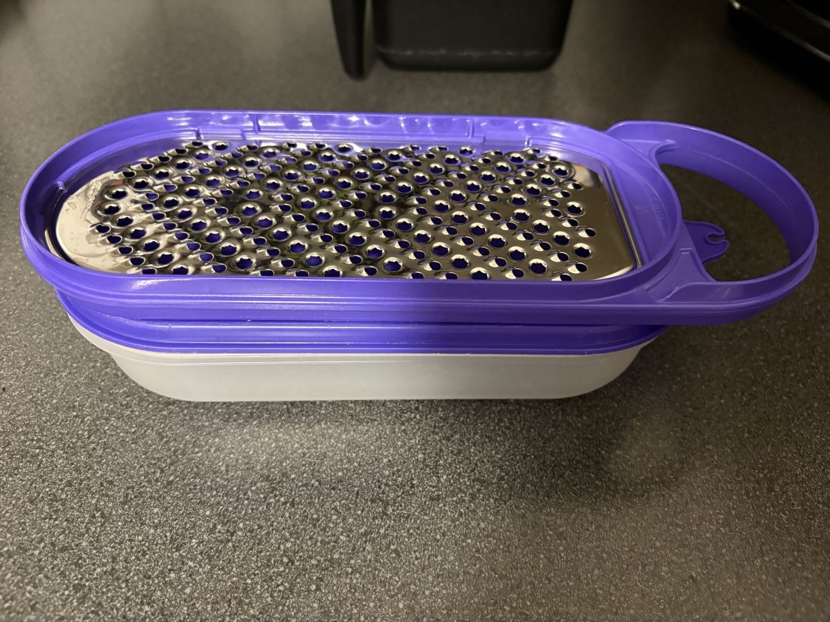 Cuisines complètes: Tupperware, Grattugia con contenitore e coperchio  – D'occasion à Novazzano par jen_hx8j 1