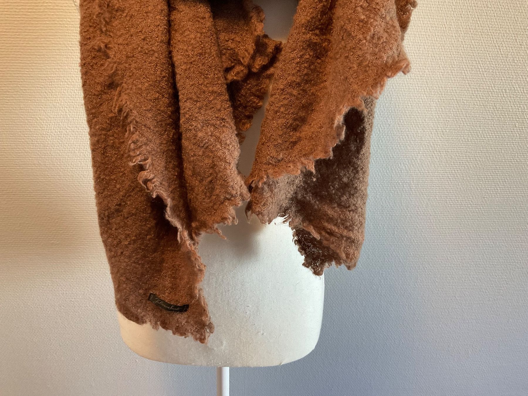 Faliero Sarti Foulard & Sciarpe: Faliero Sarti Schal – Usato da Bern venduto da Gabriela32 2