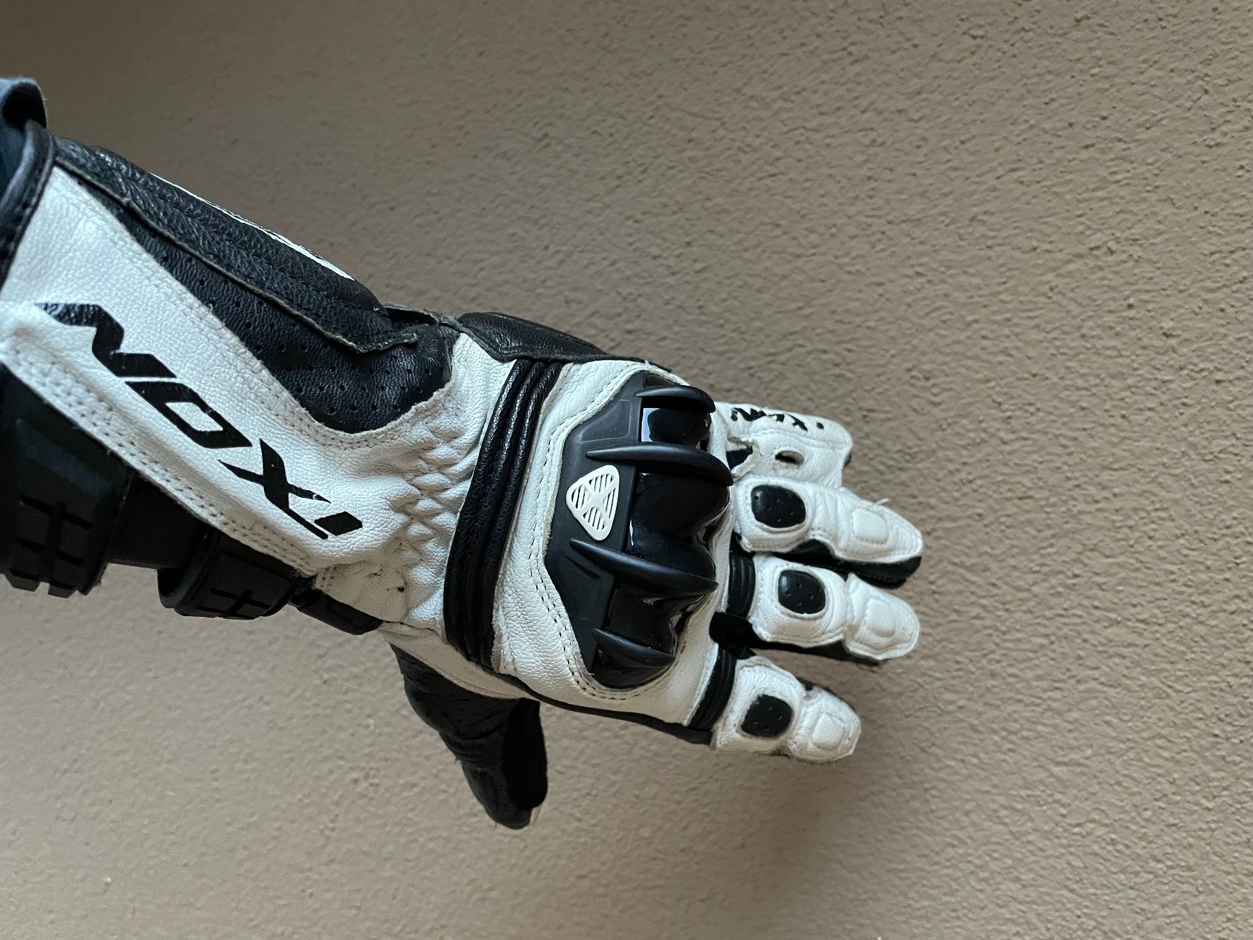 Altri accessori da uomo: Guanti moto – Usato da Quartino venduto da dav_9875 1