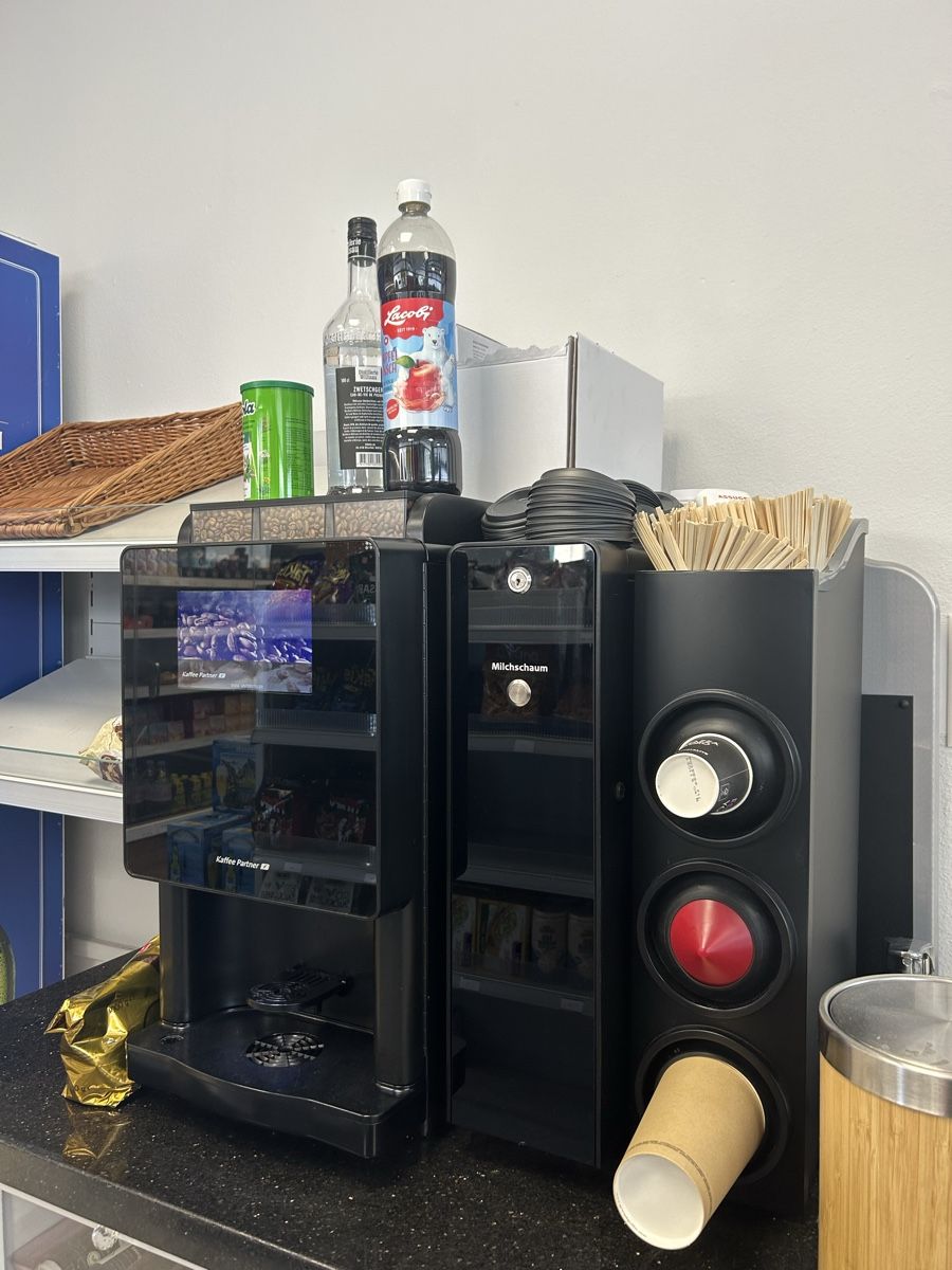 Macchine per caffè & Macchine per espresso: Kaffee Partner Vollautomat mit Milchschaum, Service Fällig – Usato da Uznach venduto da Kushmanguli 4
