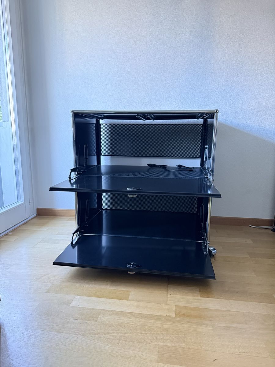 USM Regale: USM Haller Rollkorpus / Sideboard, schwarz – Gebraucht aus Zürich von dreimal2 9