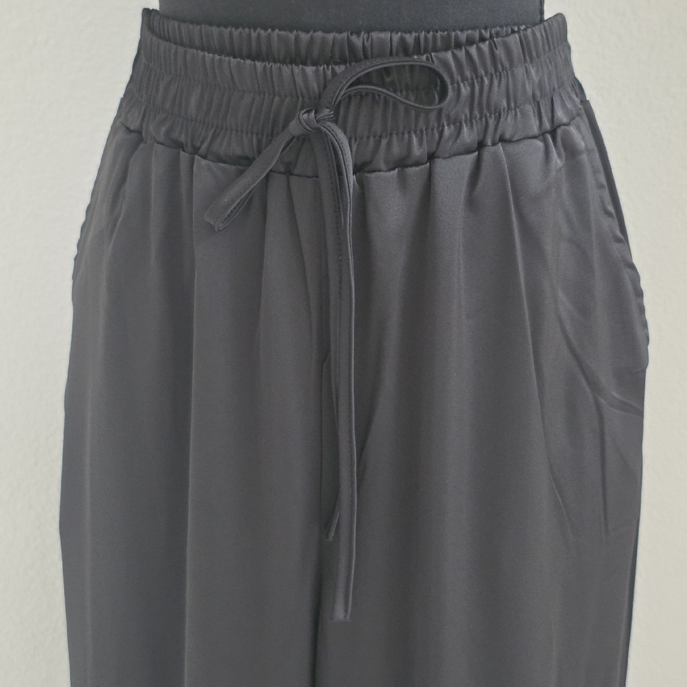 Pantaloni: Damenhosen Schwarz Grösse L  – Nuovo (secondo la descrizione) da Rheinsulz venduto da Gilea 1