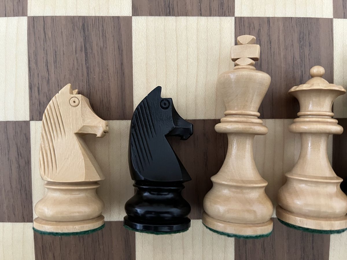 Giochi: Schachspiel Brett und Figuren Schach – Nuovo e nell'imballaggio originale da Orpund venduto da Steinway 5