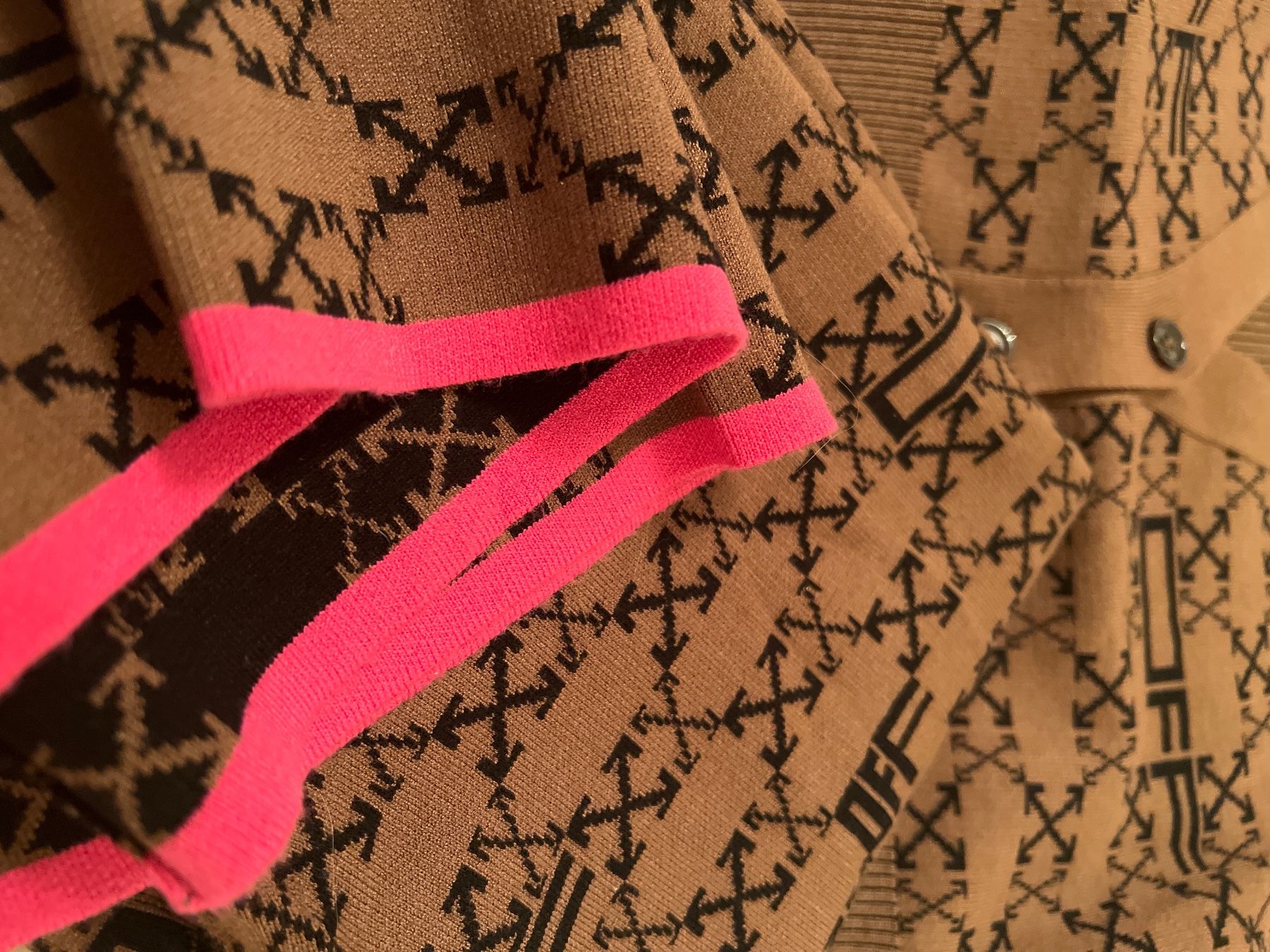 Lotti di vestiti: OFF-WHITE Monogam Set Gr 38-40 – Nuovo (secondo la descrizione) da Luzern venduto da TENDIMO 7