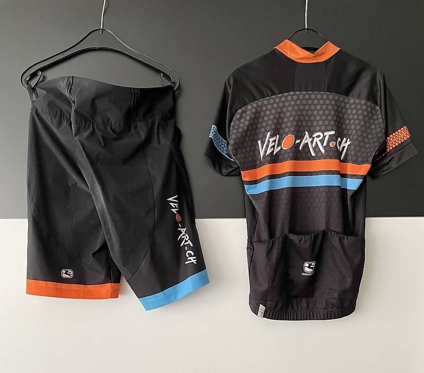 Lotti di vestiti: Fahrrad Kleiderset – Usato da Niederönz venduto da pal_b7mq 1
