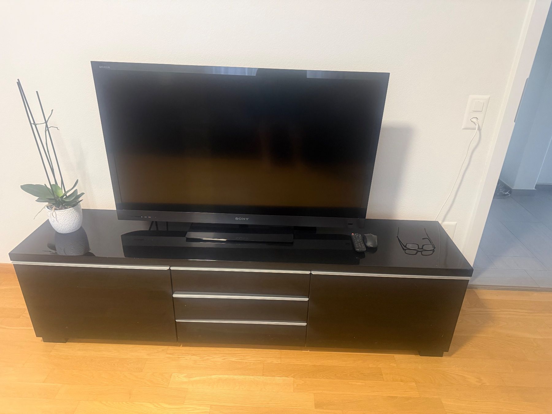 Ikea Meubles TV: TV  Kommode – D'occasion à Niederscherli par ija_y67c