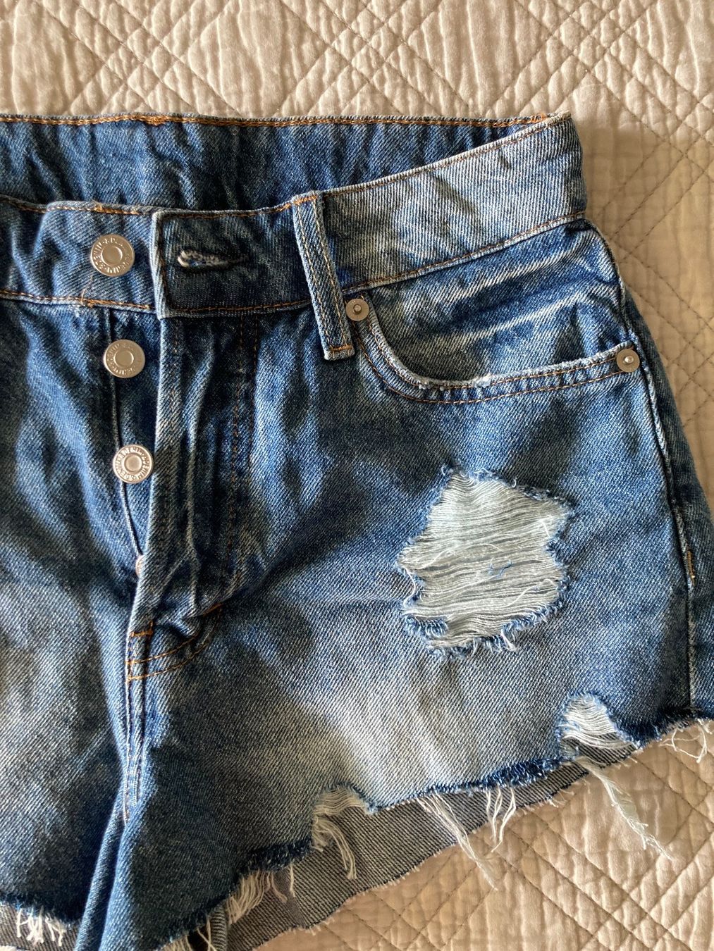 H&M Jeans: Short en jeans – Nuovo (secondo la descrizione) da Lausanne venduto da shabnam.t 2