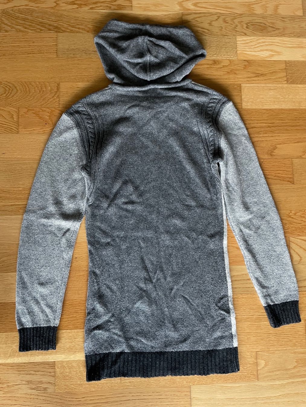 Maglioni & Felpe: Kapuzenpullover TRUSSARDI – Usato da Richterswil venduto da IrynaL 1