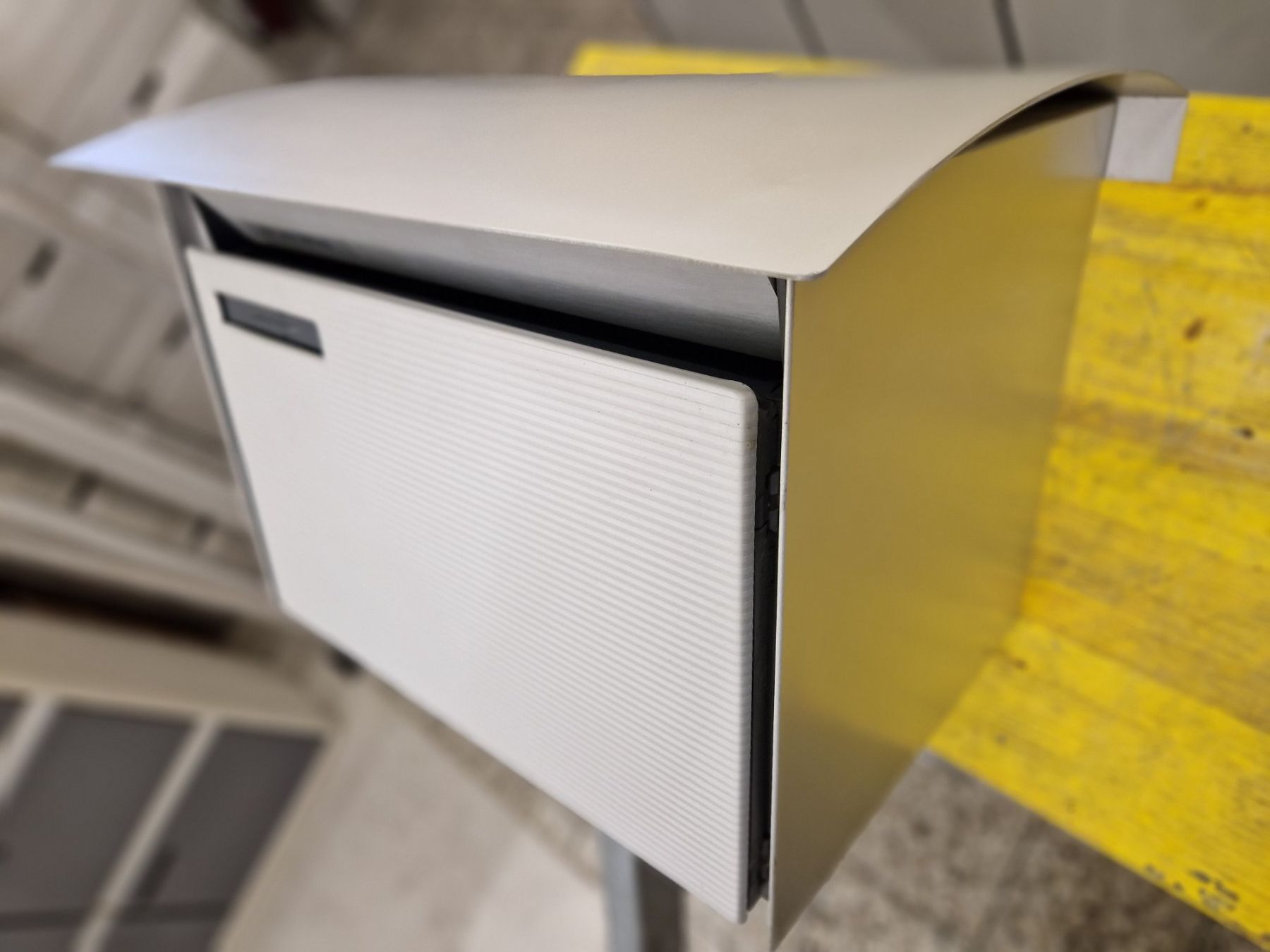 Sonstiges für Haushalt & Wohnen: Standbriefkasten ( Schweizer AG ) – Gebraucht aus Wiler b.Utzenstorf von bamaa-shop 1