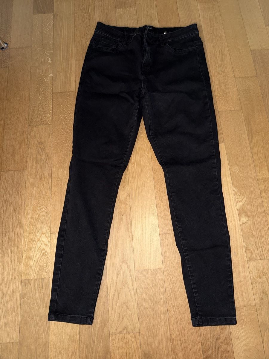 Vero Moda Jeans: Vero Moda Denim schwarze Hose XL/32 – Usato da Winterthur venduto da yar_dpp8
