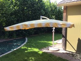 Sonnenschirm Glatz mit Beton-Fuss