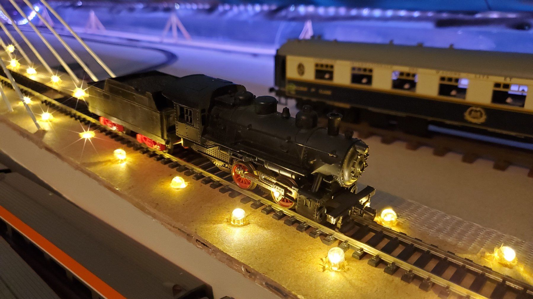 Modellini di ferrovie: Dampflock mit Tender H0 DC – Usato da Courtaman venduto da Silb